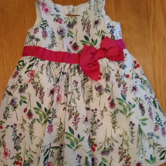 Summer dress - Picture 1 of 4